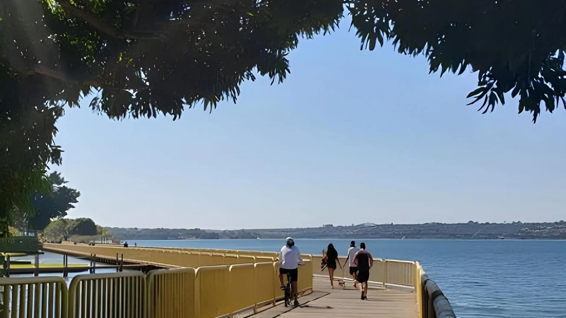Suite mais 2 quartos no centro de Brasília!!! Wi-fi top! 0*,  Brasil